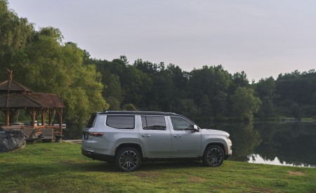 2022 Jeep Grand Wagoneer Side Wallpapers 450x275 (11)