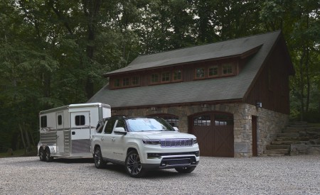 2022 Jeep Grand Wagoneer Towing Wallpapers 450x275 (7)
