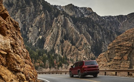 2022 Jeep Wagoneer Rear Three-Quarter Wallpapers  450x275 (21)