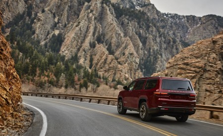 2022 Jeep Wagoneer Rear Three-Quarter Wallpapers 450x275 (22)