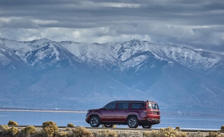 2022 Jeep Wagoneer Side Wallpapers  450x275 (33)