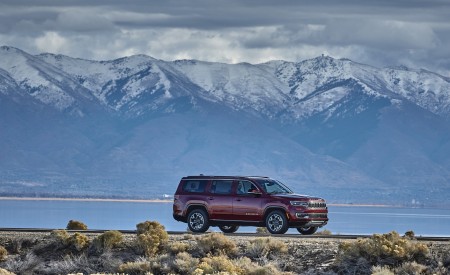 2022 Jeep Wagoneer Side Wallpapers 450x275 (32)