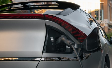 2022 Kia EV6 Charging Port Wallpapers 450x275 (37)