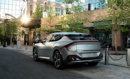 2022 Kia EV6 Charging Wallpapers 450x275 (27)