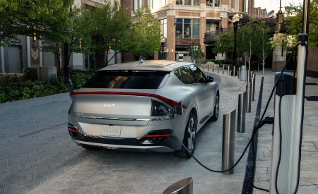 2022 Kia EV6 Charging Wallpapers 450x275 (26)