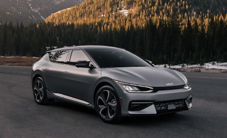 2022 Kia EV6 Front Three-Quarter Wallpapers  450x275 (20)