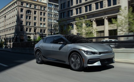 2022 Kia EV6 Front Three-Quarter Wallpapers  450x275 (9)
