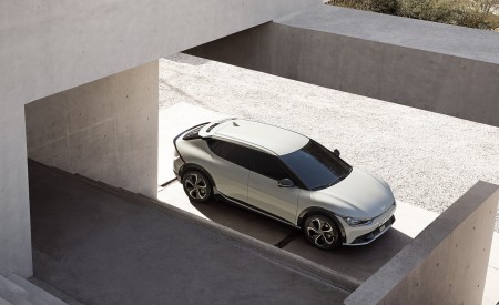 2022 Kia EV6 Front Three-Quarter Wallpapers  450x275 (60)