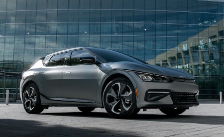 2022 Kia EV6 Front Three-Quarter Wallpapers  450x275 (24)