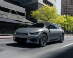 2022 Kia EV6 Front Three-Quarter Wallpapers 150x120 (15)