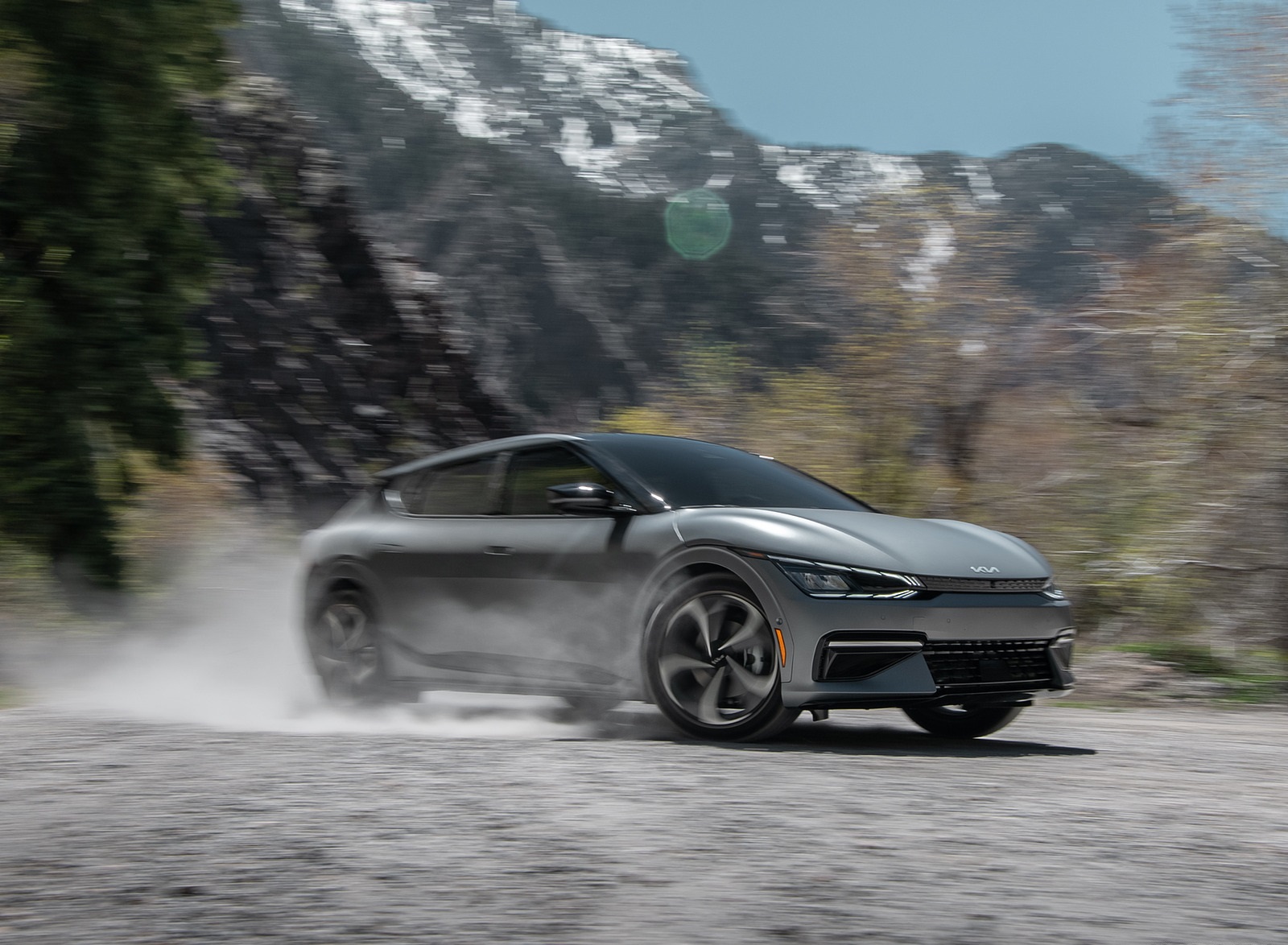 2022 Kia EV6 Front Three-Quarter Wallpapers (10)