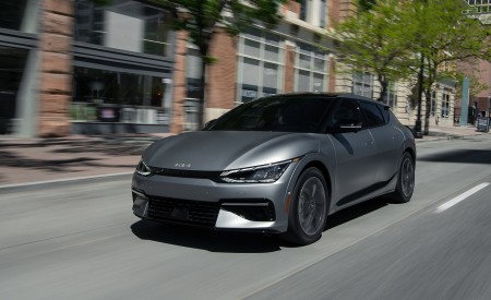 2022 Kia EV6 Front Three-Quarter Wallpapers 450x275 (16)