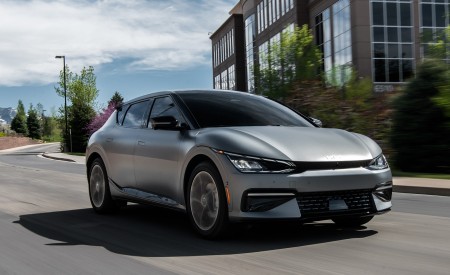 2022 Kia EV6 Front Three-Quarter Wallpapers  450x275 (11)