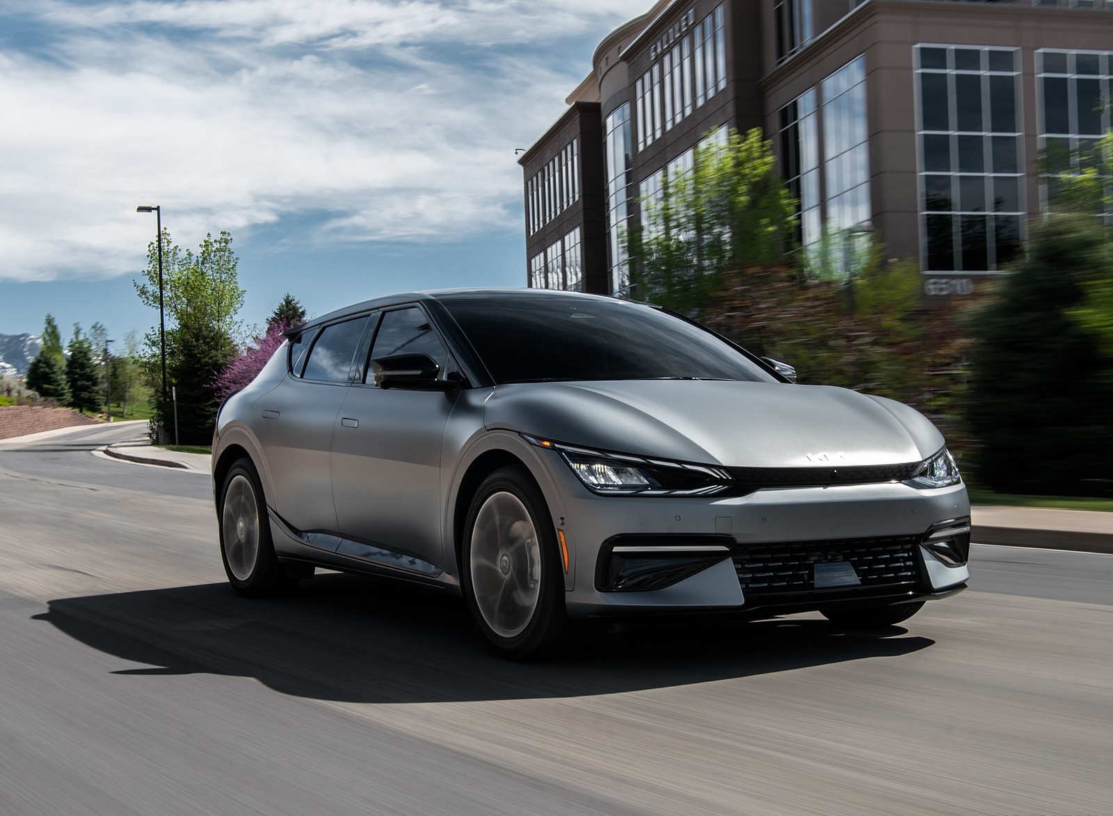 2022 Kia EV6 Front Three-Quarter Wallpapers  (11)