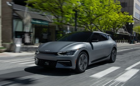 2022 Kia EV6 Front Three-Quarter Wallpapers 450x275 (12)