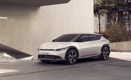 2022 Kia EV6 Front Three-Quarter Wallpapers 450x275 (61)
