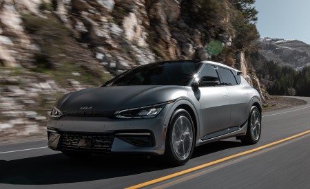 2022 Kia EV6 Front Three-Quarter Wallpapers 450x275 (7)