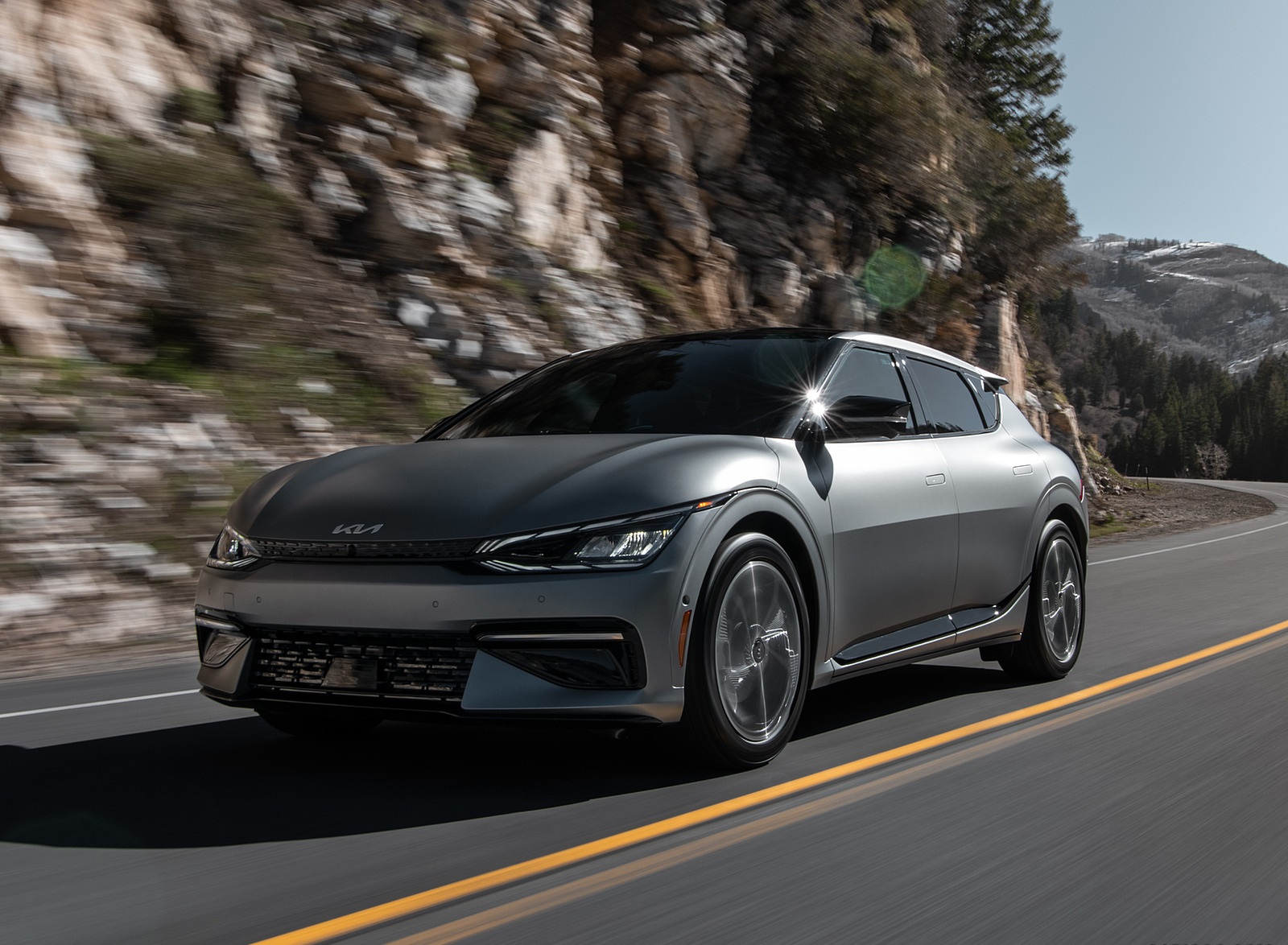 2022 Kia EV6 Front Three-Quarter Wallpapers (7)