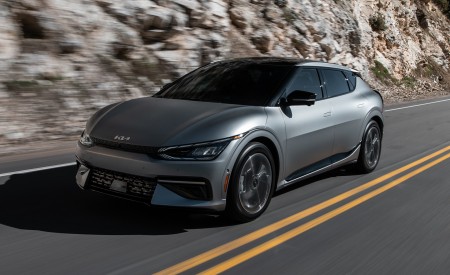2022 Kia EV6 Front Three-Quarter Wallpapers 450x275 (3)