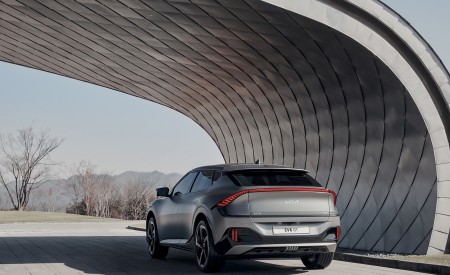 2022 Kia EV6 GT Rear Three-Quarter Wallpapers 450x275 (3)