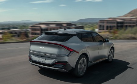 2022 Kia EV6 Rear Three-Quarter Wallpapers 450x275 (2)
