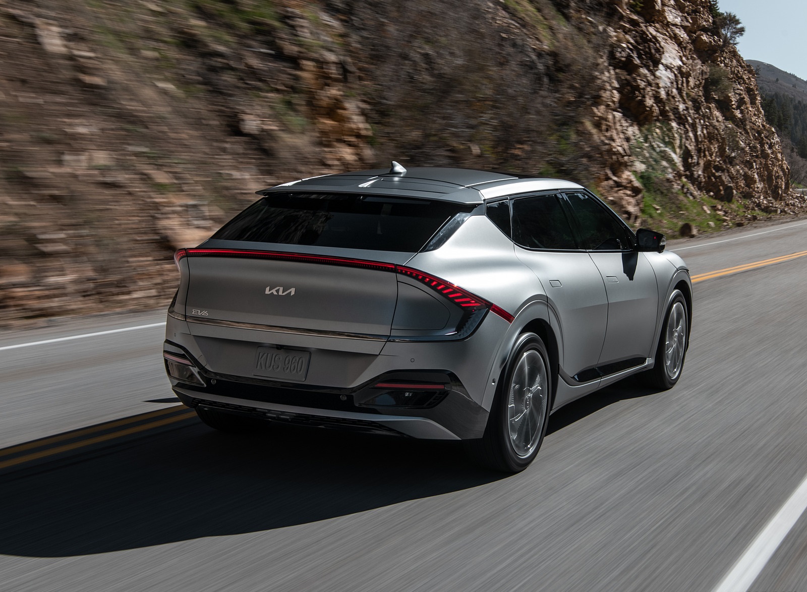2022 Kia EV6 Rear Three-Quarter Wallpapers (8)