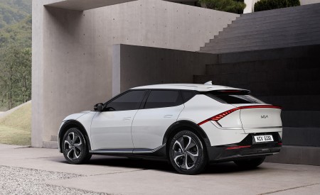 2022 Kia EV6 Rear Three-Quarter Wallpapers 450x275 (62)