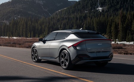 2022 Kia EV6 Rear Three-Quarter Wallpapers 450x275 (13)