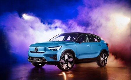 2022 Volvo C40 Recharge Front Three-Quarter Wallpapers 450x275 (28)