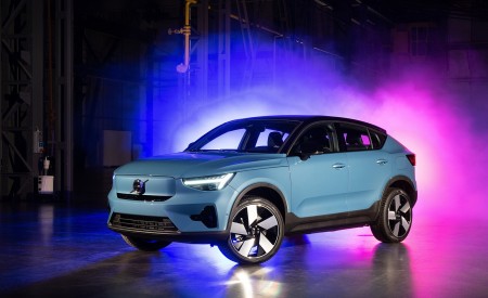 2022 Volvo C40 Recharge Front Three-Quarter Wallpapers 450x275 (29)
