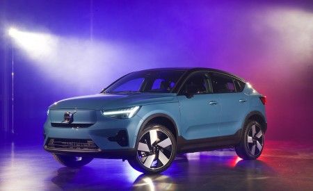 2022 Volvo C40 Recharge Front Three-Quarter Wallpapers 450x275 (30)
