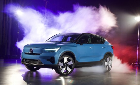 2022 Volvo C40 Recharge Front Three-Quarter Wallpapers  450x275 (24)
