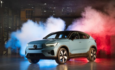 2022 Volvo C40 Recharge Front Three-Quarter Wallpapers 450x275 (23)
