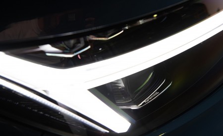 2022 Volvo C40 Recharge Headlight Wallpapers 450x275 (45)