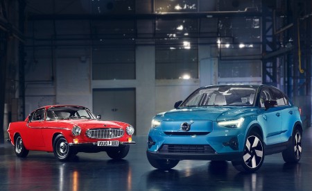 2022 Volvo C40 Recharge and Volvo P1800 Front Wallpapers 450x275 (36)