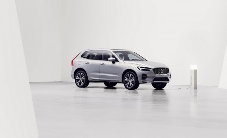 2022 Volvo XC60 Front Three-Quarter Wallpapers 450x275 (13)