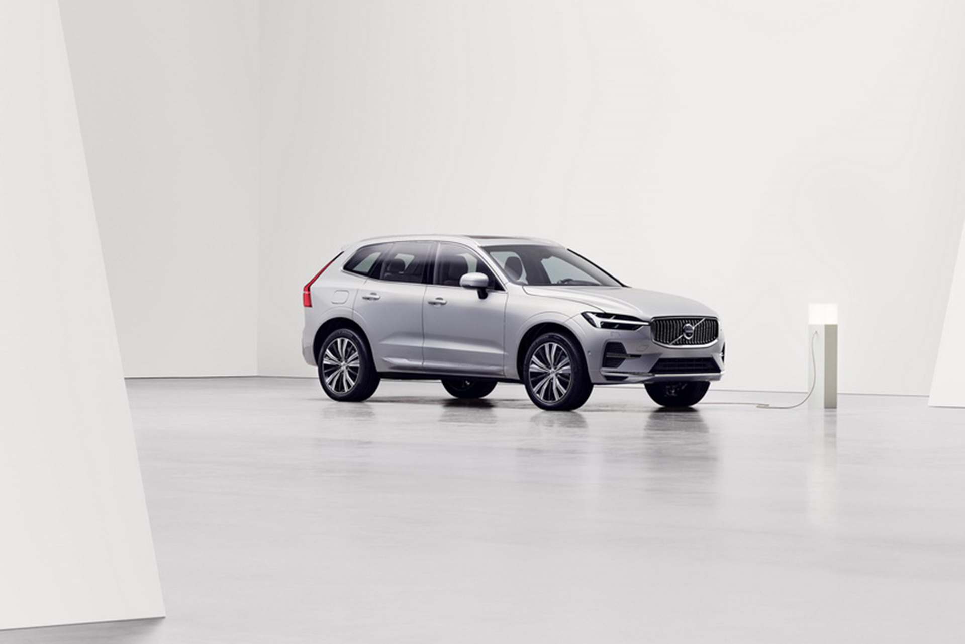 2022 Volvo XC60 Front Three-Quarter Wallpapers (13)