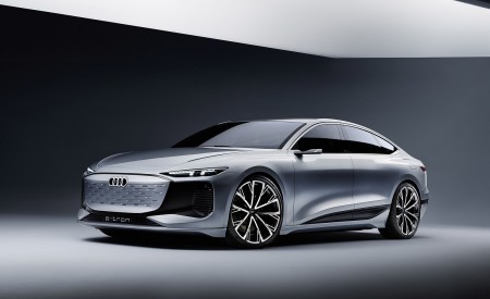 2021 Audi A6 e-tron Concept (Color: Helio Silver) Front Three-Quarter Wallpapers 450x275 (38)