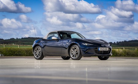 2021 Mazda MX-5 Sport Venture Front Three-Quarter Wallpapers 450x275 (93)