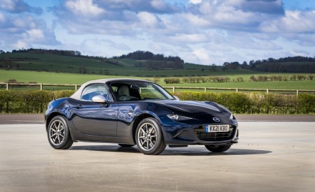 2021 Mazda MX-5 Sport Venture Front Three-Quarter Wallpapers 450x275 (94)