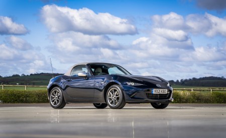 2021 Mazda MX-5 Sport Venture Front Three-Quarter Wallpapers 450x275 (95)