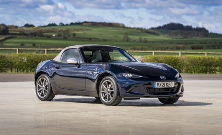 2021 Mazda MX-5 Sport Venture Front Three-Quarter Wallpapers 450x275 (97)