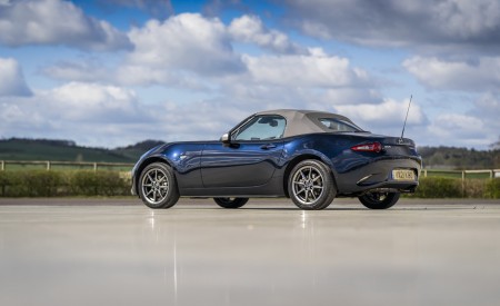 2021 Mazda MX-5 Sport Venture Rear Three-Quarter Wallpapers 450x275 (121)