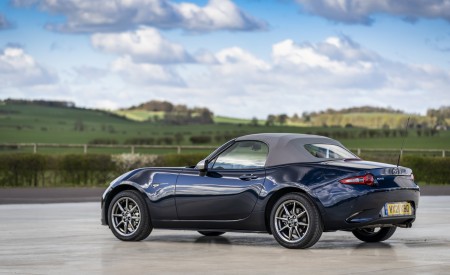 2021 Mazda MX-5 Sport Venture Rear Three-Quarter Wallpapers 450x275 (115)