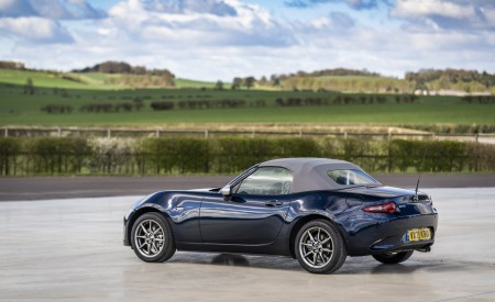 2021 Mazda MX-5 Sport Venture Rear Three-Quarter Wallpapers 450x275 (116)