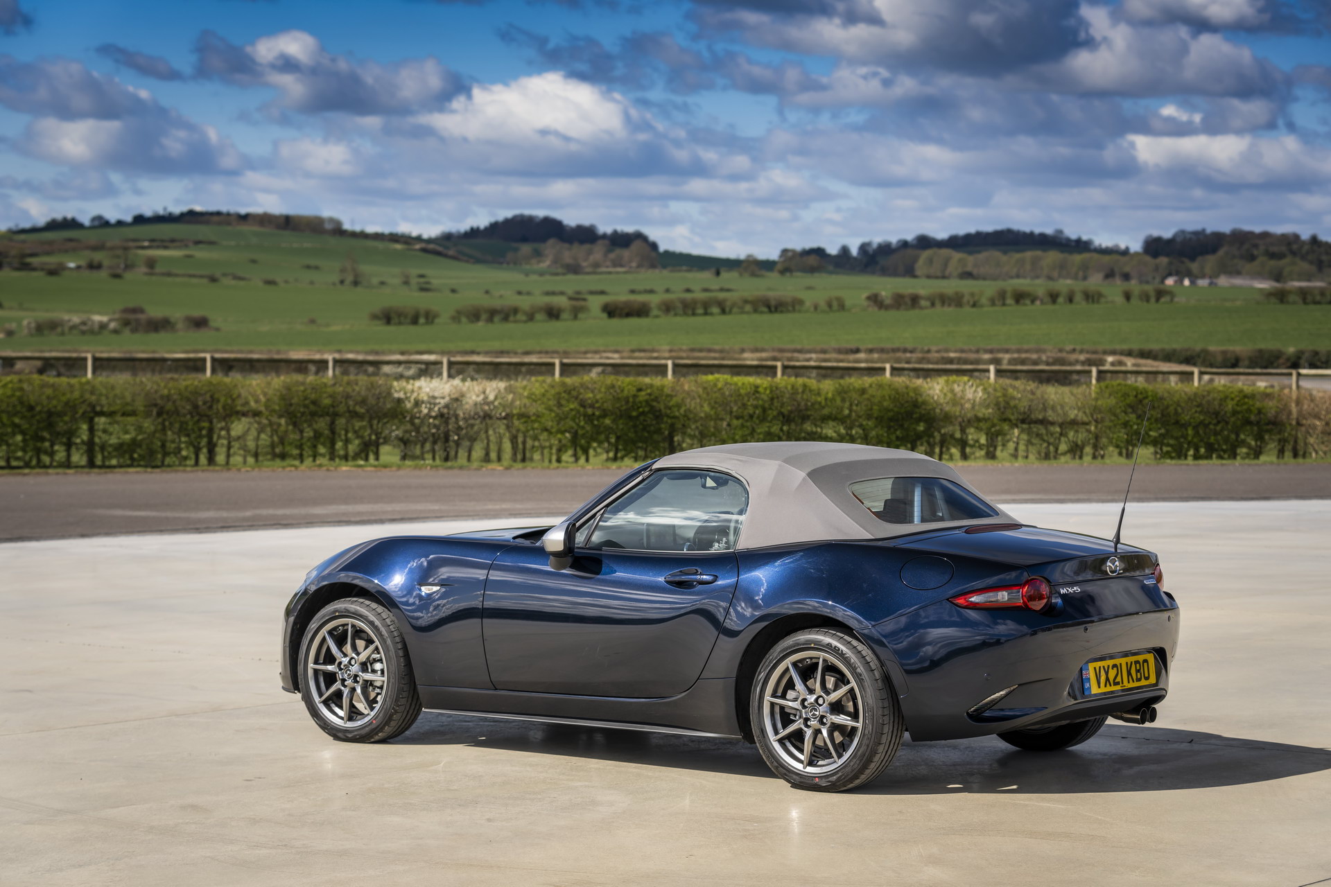 2021 Mazda MX-5 Sport Venture Rear Three-Quarter Wallpapers #118 of 176