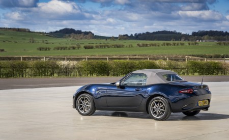 2021 Mazda MX-5 Sport Venture Rear Three-Quarter Wallpapers 450x275 (119)