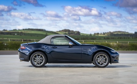 2021 Mazda MX-5 Sport Venture Side Wallpapers 450x275 (124)