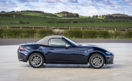 2021 Mazda MX-5 Sport Venture Side Wallpapers 450x275 (125)