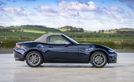 2021 Mazda MX-5 Sport Venture Side Wallpapers 450x275 (126)